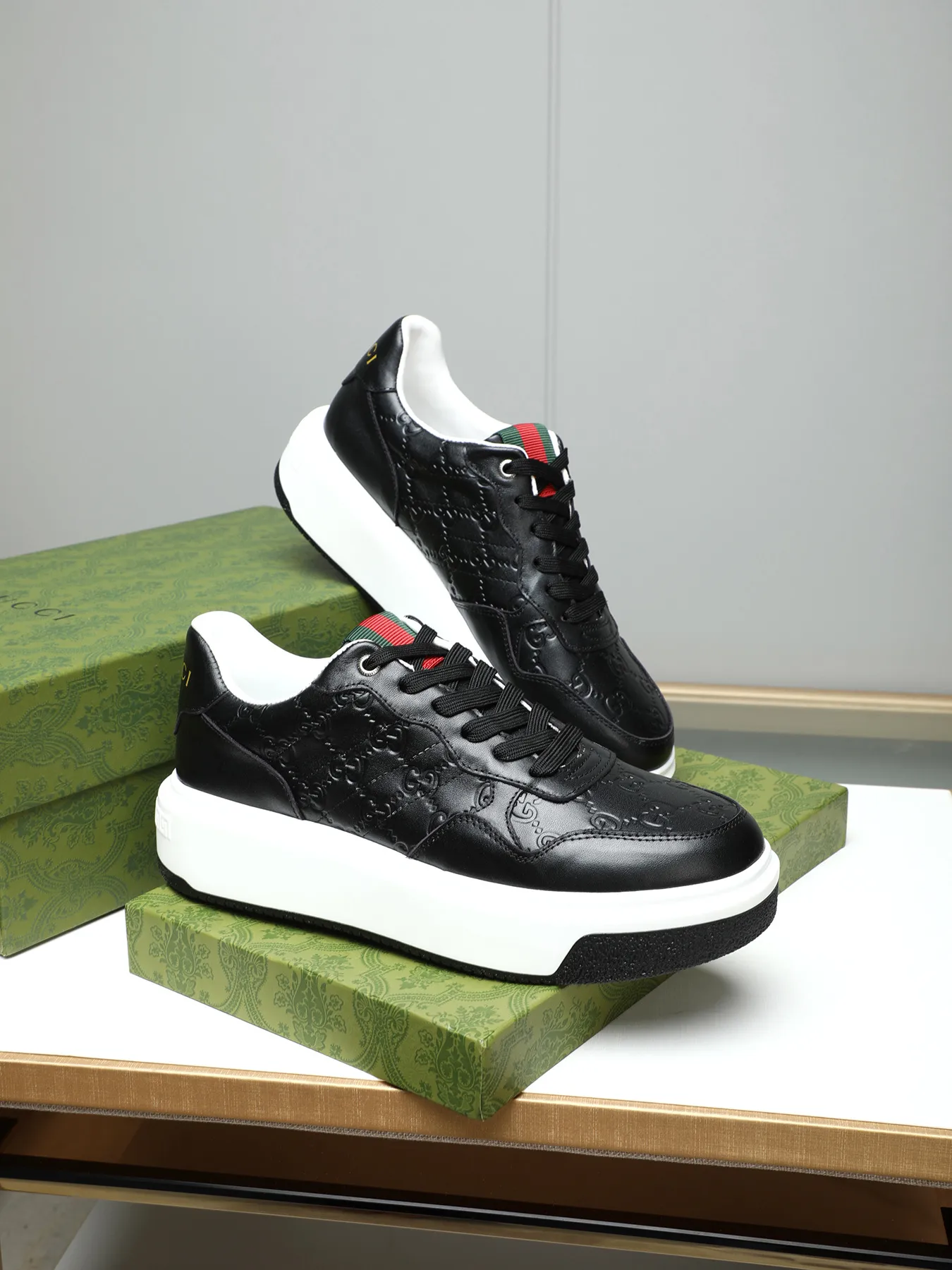 Men's shoes 💰480 New men's shoes GUCCI Fashion trend Made of first-layer calfskin ➕ washed sheep lining! The foot feels super comfortable and the workmanship is impeccable. Foam ultra-light outsole, size: 38-44 (45 customized) 4 colors to choose from!